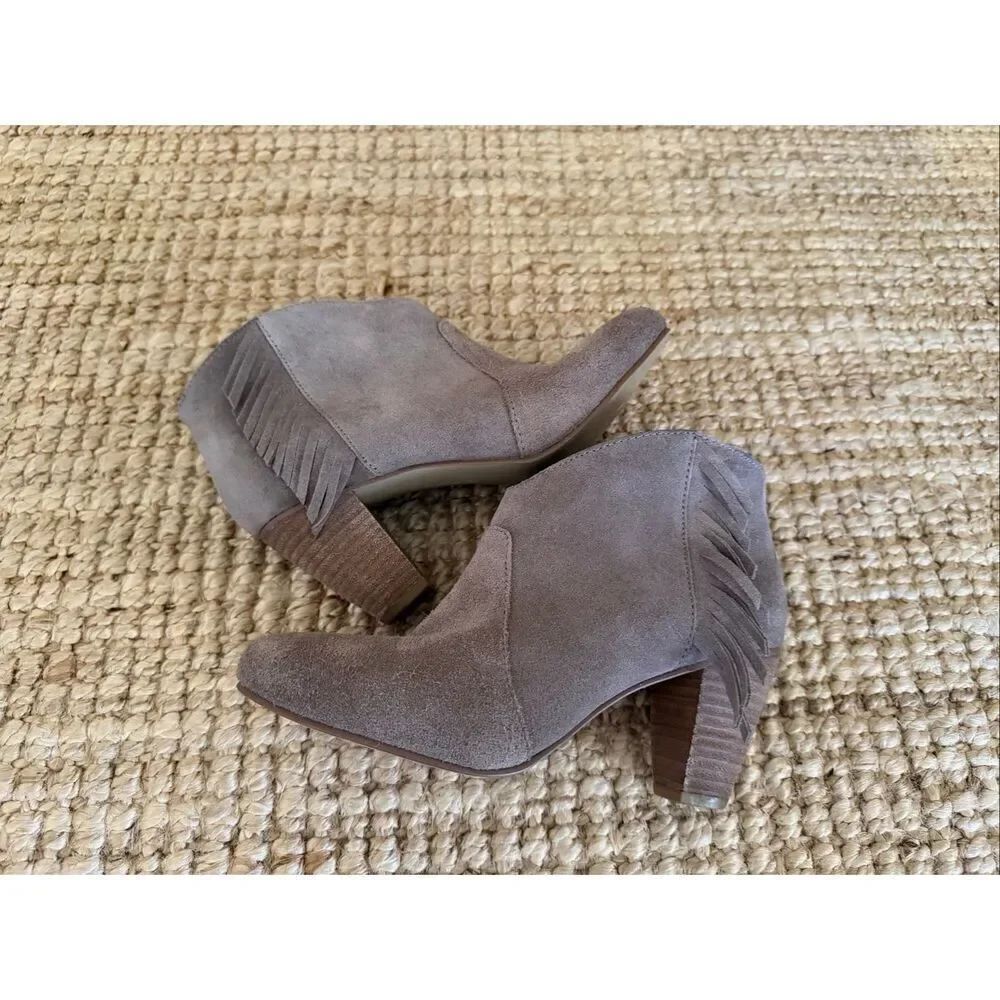 Tahari Camila Taupe Suede Fringe Ankle Booties Women’s 6.5M Stacked Heel